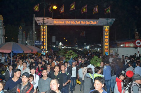 Vã mồ hôi ở phiên chợ “bán rủi cầu may” - ảnh 3