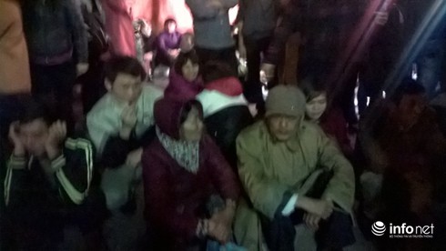 Hàng vạn người chen lấn xô đẩy tại lễ khai ấn Đền Trần - ảnh 3