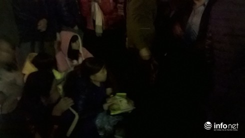 Hàng vạn người chen lấn xô đẩy tại lễ khai ấn Đền Trần - ảnh 5