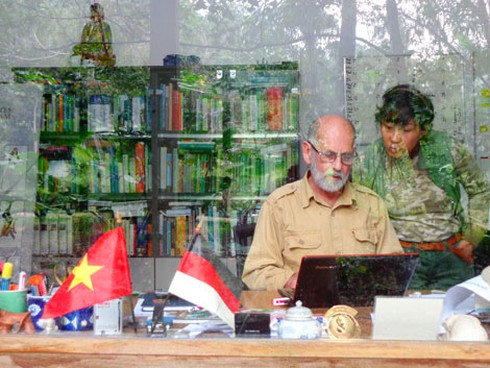 Vợ chồng “Đôn-khi-hô-tê” giữa rừng Cúc Phương - ảnh 1