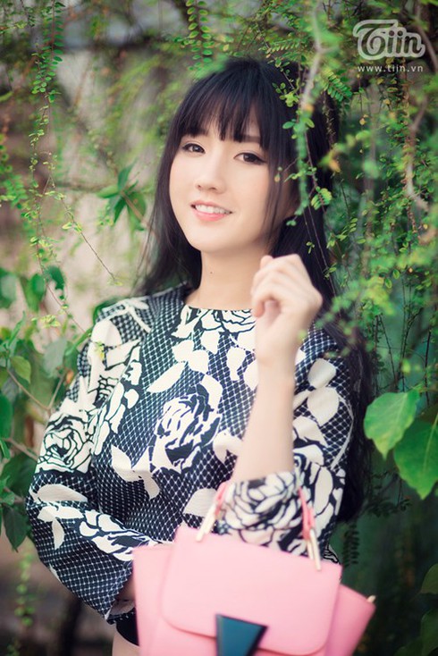 ‘Hot girl trà sữa’ xinh như tranh vẽ, giỏi 3 ngoại ngữ, phong cách chất lừ - ảnh 2
