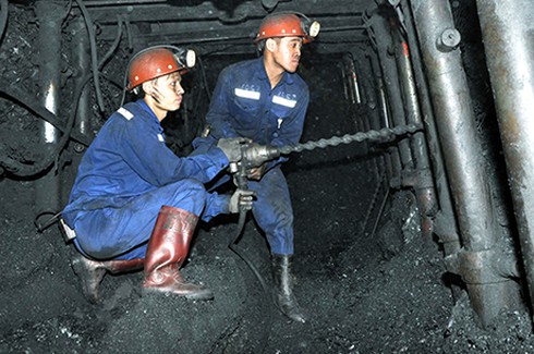 Một ngày vào lò với thợ mỏ Than Hòn Gai - ảnh 2