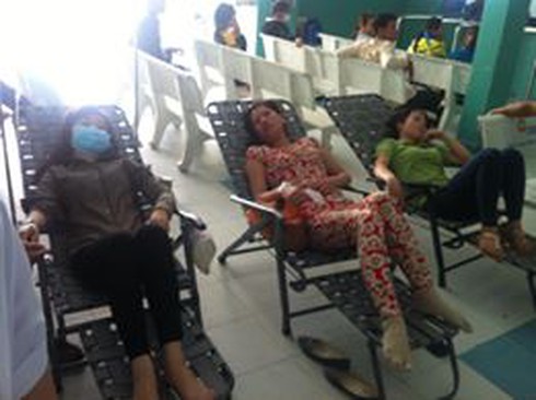 TP.HCM: Hơn 300 công nhân ngộ độc lạ sau bữa ăn - ảnh 2