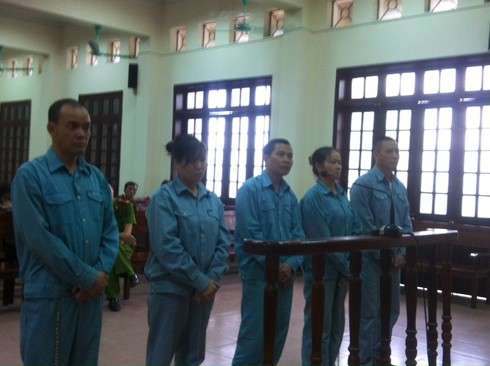 5 bị cáo là người một nhà - ảnh 1