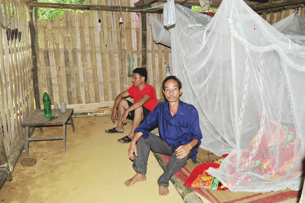 Treo “bom đất” trên nhà dân - ảnh 3