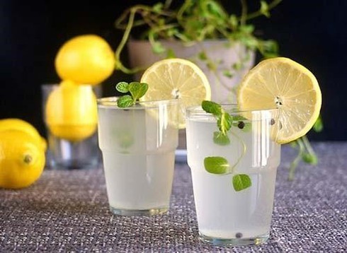 Những lưu ý với người già, trẻ nhỏ, bà bầu khi nắng nóng - ảnh 1