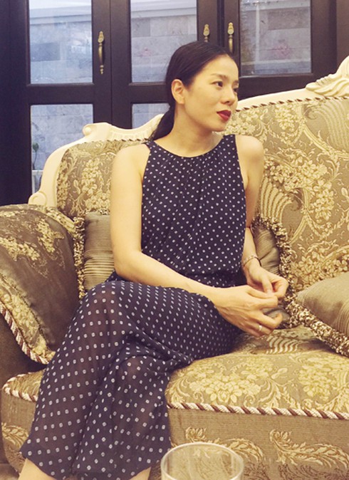 Ca sĩ Lệ Quyên lên tiếng vụ cho con tè vào túi nôn - ảnh 1