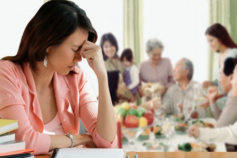 Nhà chồng có ba bà già góa, cháu có nên dọn ra ở riêng? - ảnh 1