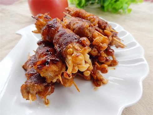 Cách làm món thịt nướng cuộn nấm kim châm - ảnh 1