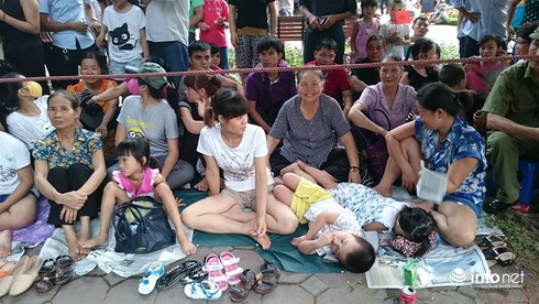 Những em bé còn ngậm bình sữa thức trắng đêm cùng mẹ đi xem Diễu binh 2/9 - ảnh 7