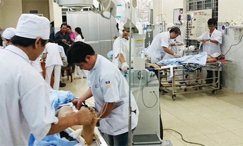 Trú mưa dưới mái hiên, 3 thợ hồ gặp nạn - ảnh 1