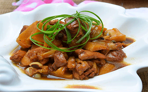 Món ngon mỗi ngày: Gà kho măng - ảnh 1