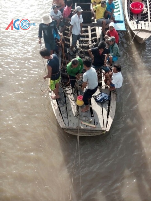 Cà Mau: Canô chở khách du lịch đâm vào trụ cầu, 9 người thương vong - ảnh 3