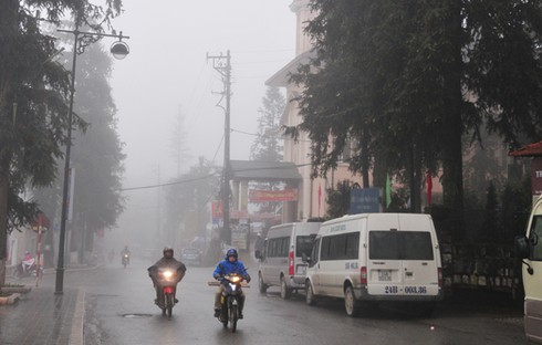 Nhiệt độ ở Sa Pa giảm còn 10,1 độ C - ảnh 1