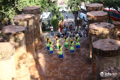 Tháp bà Ponagar - điểm du lịch không thể bỏ qua của Khánh Hòa - ảnh 4