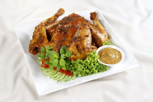 Gà nướng lá húng lủi - ảnh 1