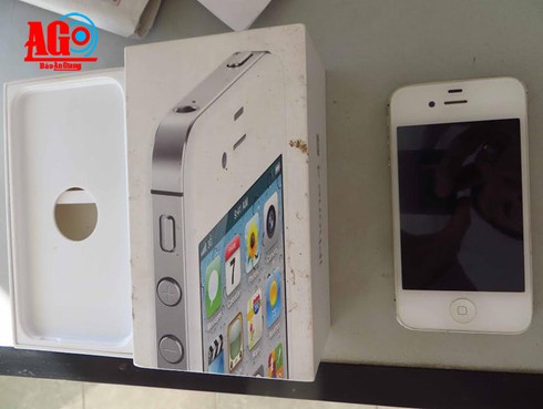 Cướp điện thoại của trẻ đang chơi game - ảnh 1