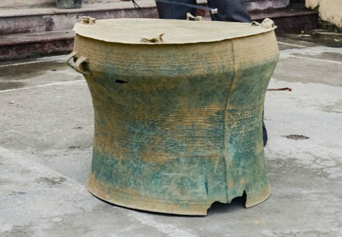 Điện Biên: Đi làm nương sắn, phát hiện trống cổ gần khe suối - ảnh 1