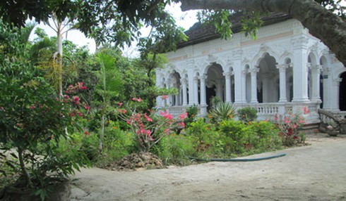 Ngôi nhà cổ có kiến trúc độc đáo ở Cái Bè - ảnh 1