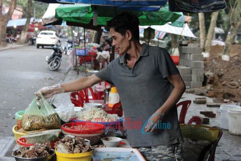 Đàn ông buôn gánh, bán bưng - ảnh 1