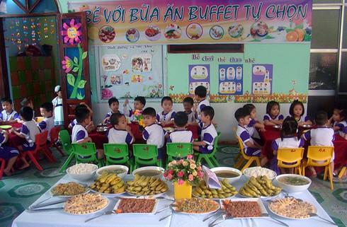 Các trường học bán trú làm gì trước thực trạng hải sản bị ô nhiễm? - ảnh 1