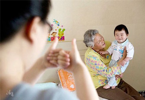 Cháu bà nội tội bà ngoại - ảnh 1