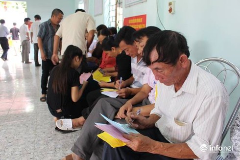 Cử tri ven biển không ra khơi, nô nức đi bầu cử sớm - ảnh 1