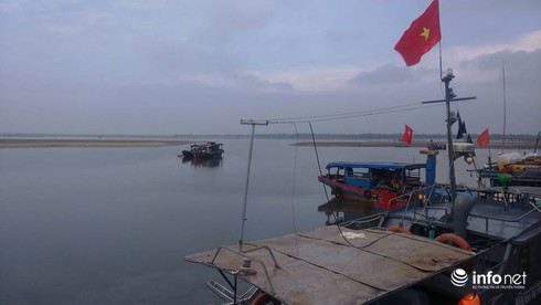 Cử tri ven biển không ra khơi, nô nức đi bầu cử sớm - ảnh 4