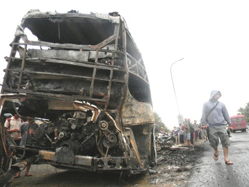 Bình Thuận: Tai nạn giao thông thảm khốc, ít nhất 13 người chết - ảnh 2