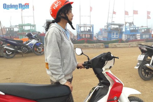 Câu chuyện cảm động về nữ xe ôm 9X trên đảo Lý Sơn - ảnh 1