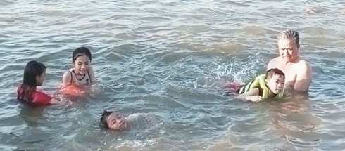 Hải Dương: Xây ao dạy bơi miễn phí cho trẻ - ảnh 1