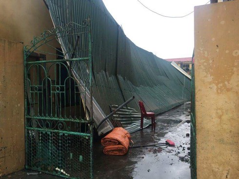 Bão số 1 đổ bộ đất liền: Hà Nội cây cối đổ đầy đường, Bắc bộ mưa to gió lớn - ảnh 18