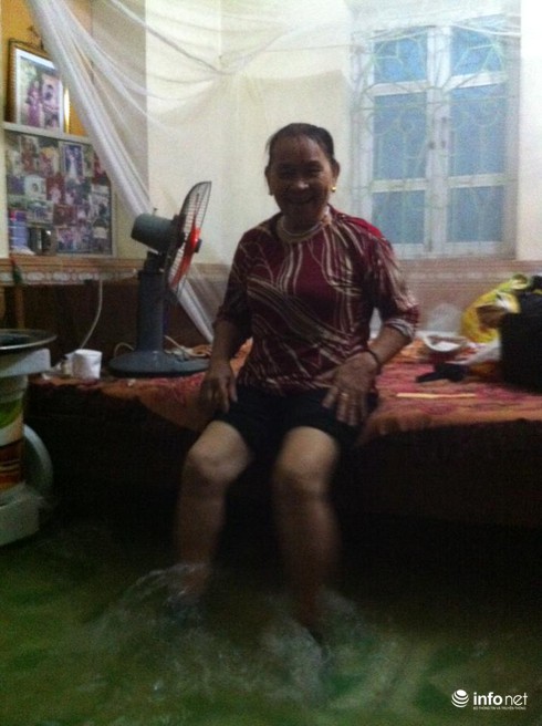 Hà Nội mưa một đêm, người dân
