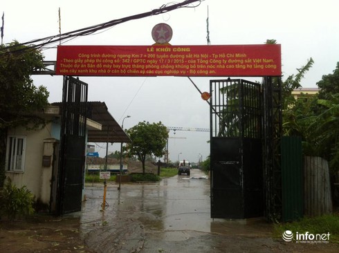 Hà Nội mưa một đêm, người dân