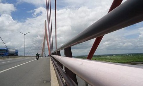 Nhảy cầu Cần Thơ tự tử vì mất việc - ảnh 1