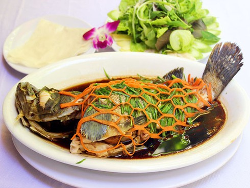 Cá mú hấp xì dầu - ảnh 1