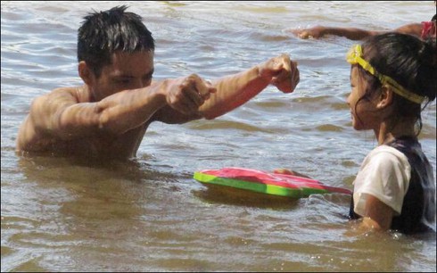 Lớp bơi trên sông Hương - ảnh 2