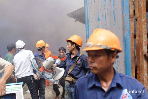 Hà Nội: Cháy lớn trên phố Trương Định, lửa lan sang khu nhà dân - ảnh 7