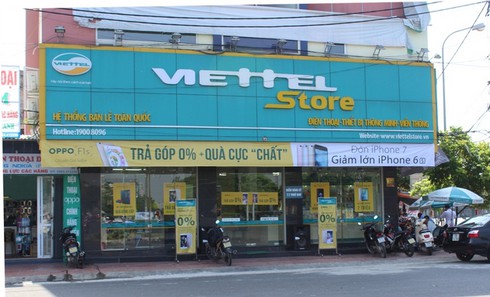 Mang điện thoại cũ vào Viettel Store đòi đổi… máy tính bảng mới - ảnh 1