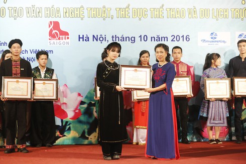 Tôn vinh 154 học sinh, sinh viên, vận động viên dân tộc thiểu số có thành tích tiêu biểu - ảnh 1