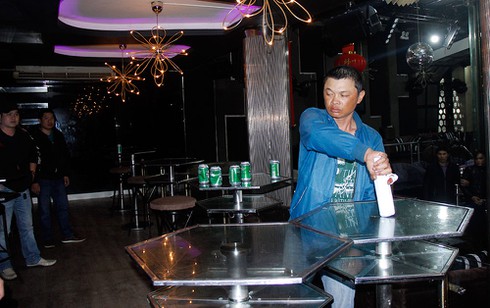 Dùng chai bia đâm chết người trong vũ trường - ảnh 1