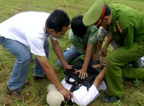 Nghiện… gặp công an - ảnh 1