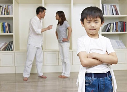 Bố mẹ bất hòa khiến con hư - ảnh 1