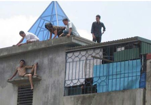 Khóc - cười chuyện thầy cúng chữa