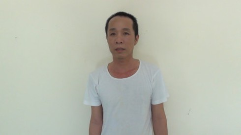 Gã xe ôm giở trò đồi bại với bé gái lạc mẹ - ảnh 1