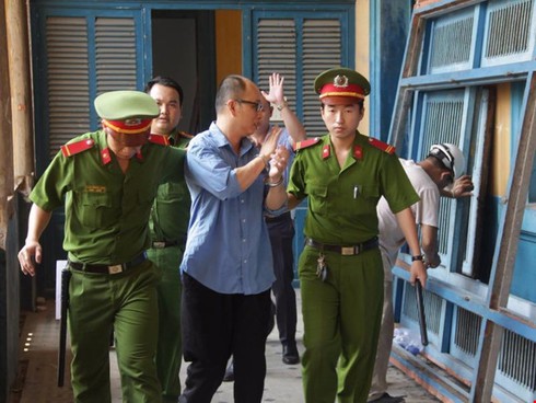 Nhân viên trộm của ngân hàng hơn 20 tỉ - ảnh 1