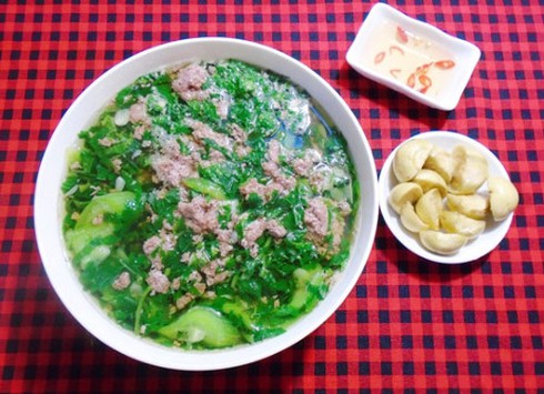 Canh cua đồng nấu với rau cải, đơn giản nhưng dễ làm - ảnh 1