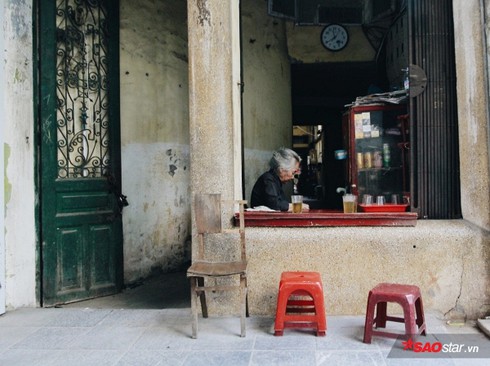 Chuyện kể của những bà cụ dành cả cuộc đời bán trà đá cho người dân Hà Thành - ảnh 4