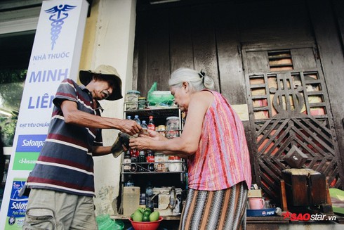 Chuyện kể của những bà cụ dành cả cuộc đời bán trà đá cho người dân Hà Thành - ảnh 12