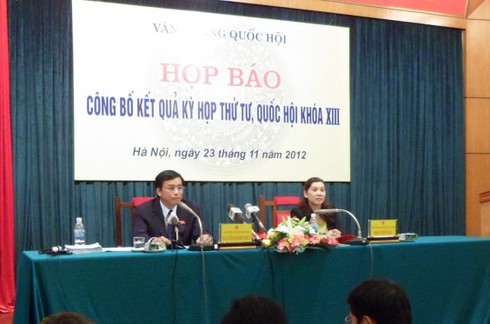 Từ 1/1/2013 sẽ lấy ý kiến nhân dân về dự thảo sửa đổi Hiến pháp - ảnh 1